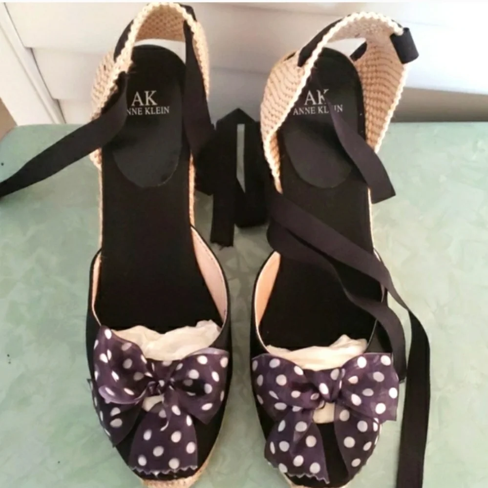 Anne Klein Aubrey Wedge Espadrilles NWT Size 9
